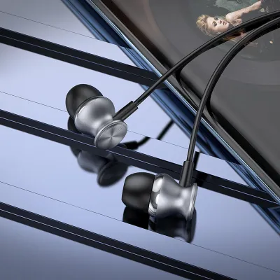 PureBass Wired Earphones with Mic WE-01